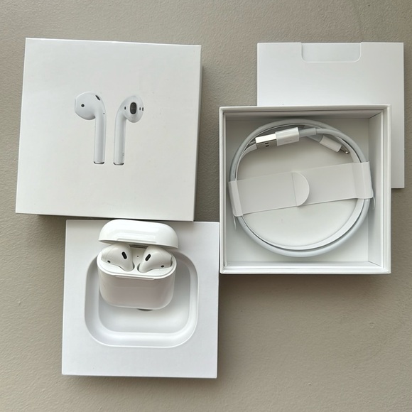 Apple AirPods 2nd Gen - excellent - Picture 1 of 6